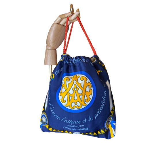 Couvertures et Tenues du Jour Blue Vintage Silk Scarf Drawstring Crossbody Bag