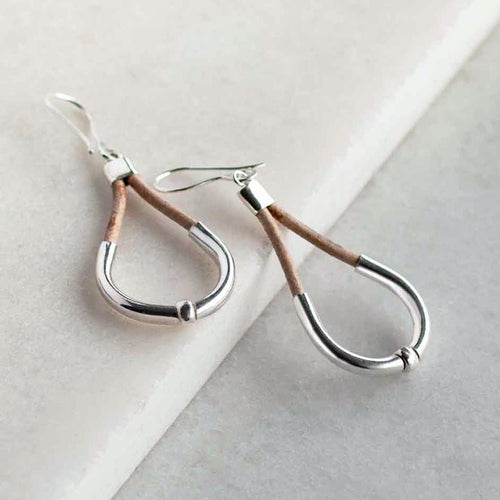Calista - Equestrian Horseshoe Necklace on Natural Leather