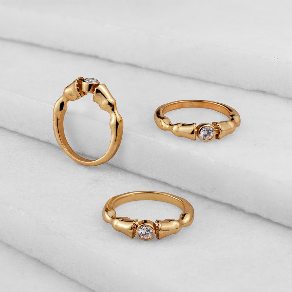 Cavallo - Horse Hooves Equestrian Ring with Moissanite in Gold