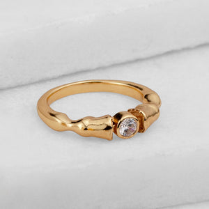 Cavallo - Horse Hooves Equestrian Ring with Moissanite in Gold