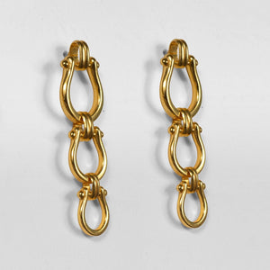 Chapelle - Horseshoe Link Earring in Gold